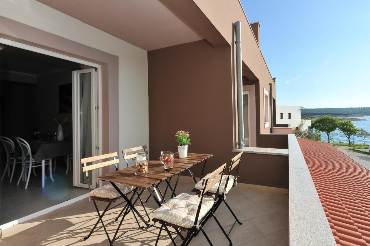 Apartmani Peric 1 Meka Draga โอเบรอควาซ ภายนอก รูปภาพ