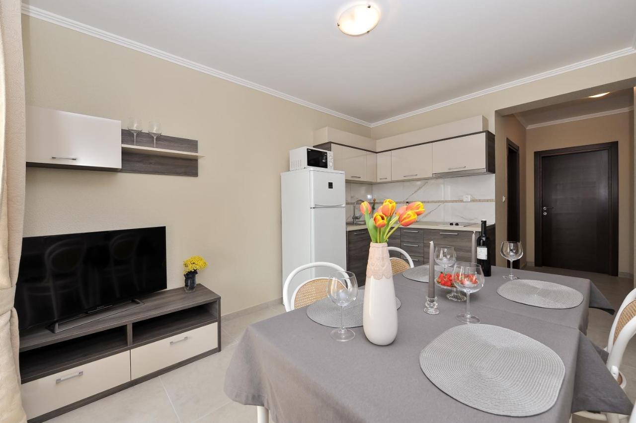 Apartmani Peric 1 Meka Draga โอเบรอควาซ ภายนอก รูปภาพ
