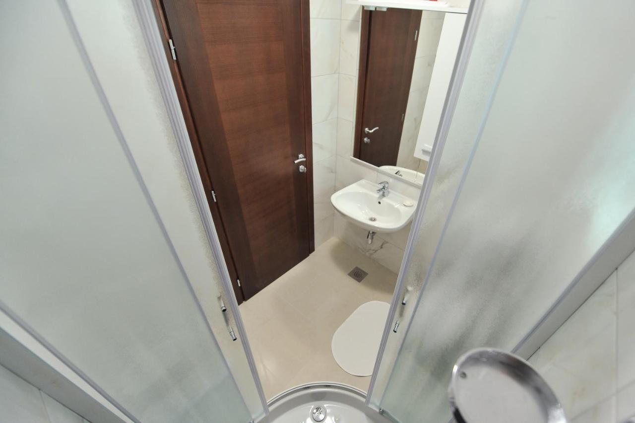 Apartmani Peric 1 Meka Draga โอเบรอควาซ ภายนอก รูปภาพ