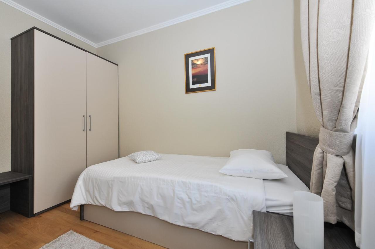 Apartmani Peric 1 Meka Draga โอเบรอควาซ ภายนอก รูปภาพ