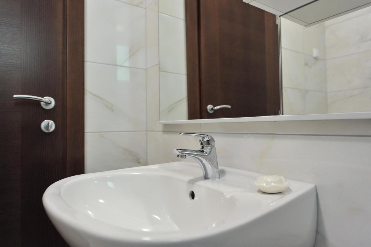 Apartmani Peric 1 Meka Draga โอเบรอควาซ ภายนอก รูปภาพ