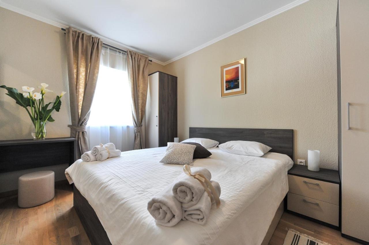 Apartmani Peric 1 Meka Draga โอเบรอควาซ ภายนอก รูปภาพ