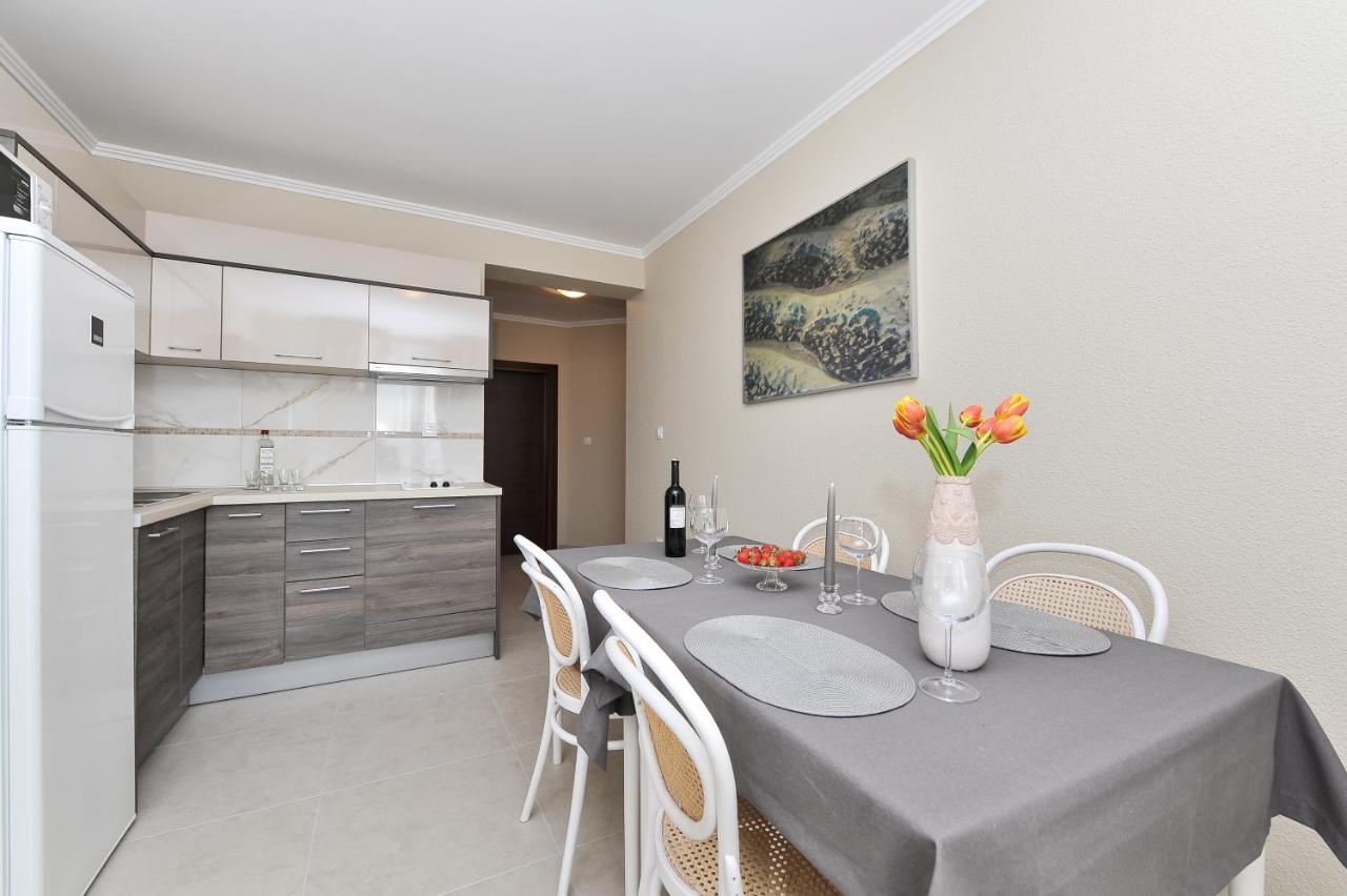 Apartmani Peric 1 Meka Draga โอเบรอควาซ ภายนอก รูปภาพ