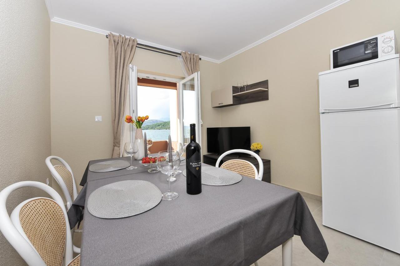 Apartmani Peric 1 Meka Draga โอเบรอควาซ ภายนอก รูปภาพ