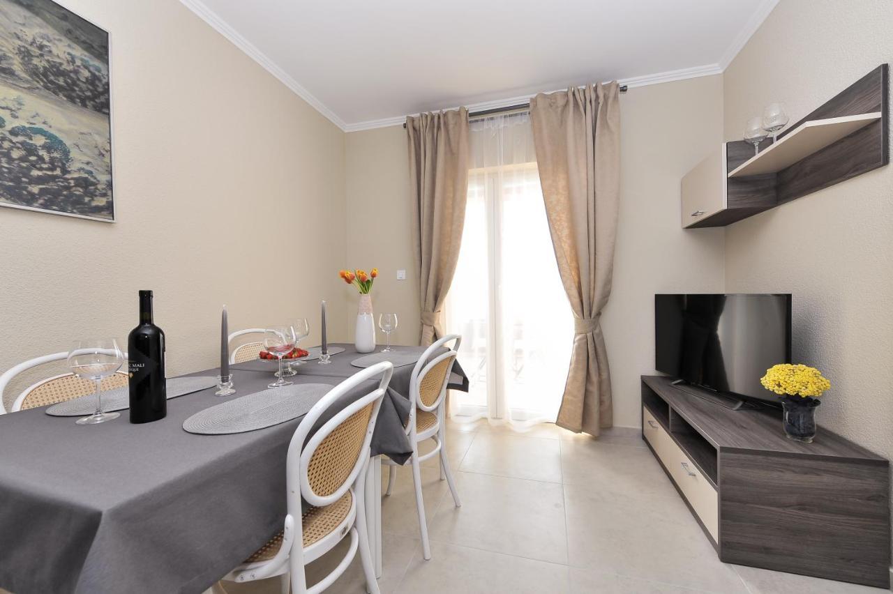Apartmani Peric 1 Meka Draga โอเบรอควาซ ภายนอก รูปภาพ