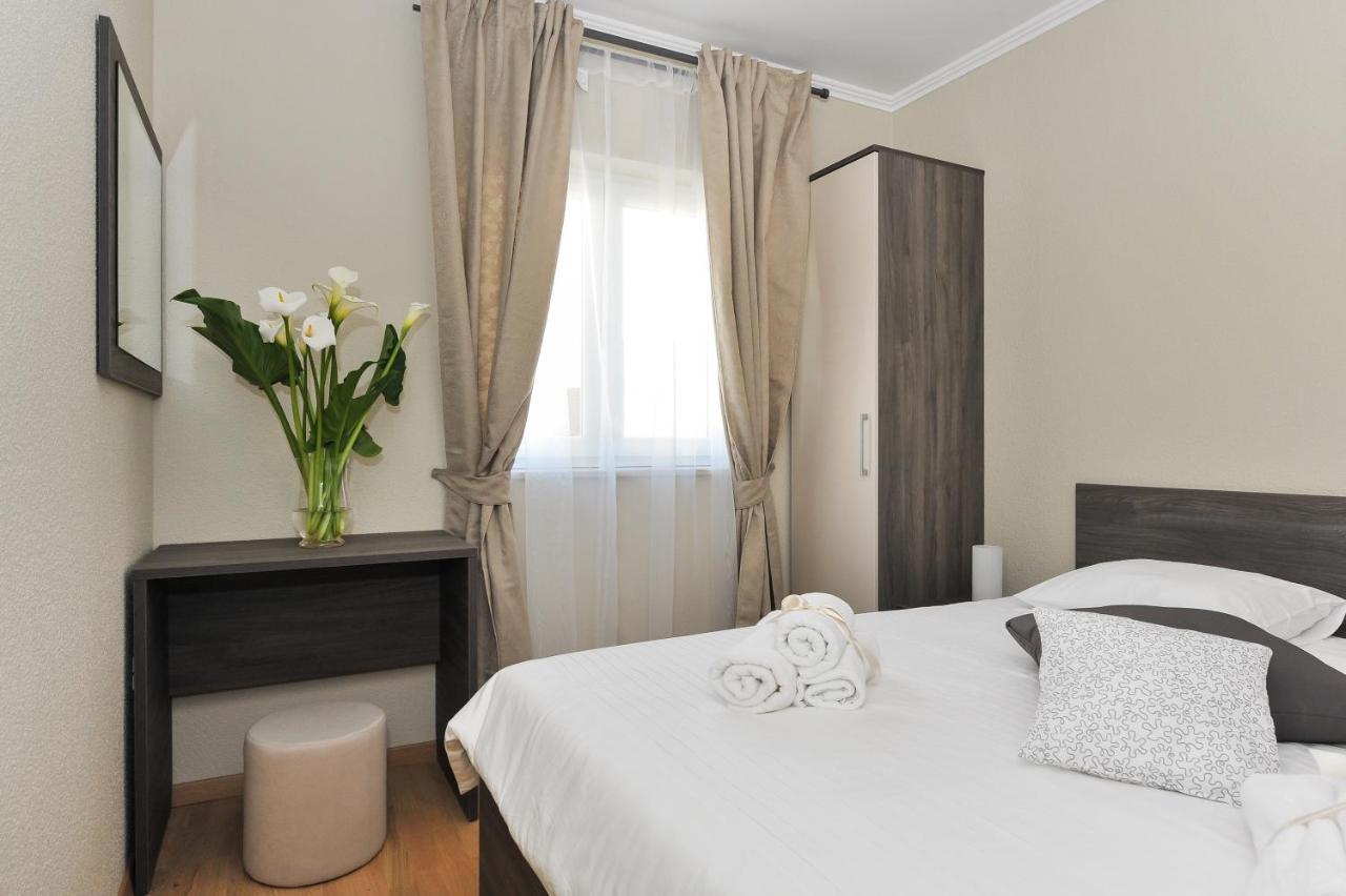 Apartmani Peric 1 Meka Draga โอเบรอควาซ ภายนอก รูปภาพ