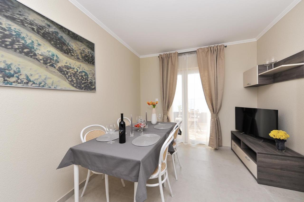 Apartmani Peric 1 Meka Draga โอเบรอควาซ ภายนอก รูปภาพ