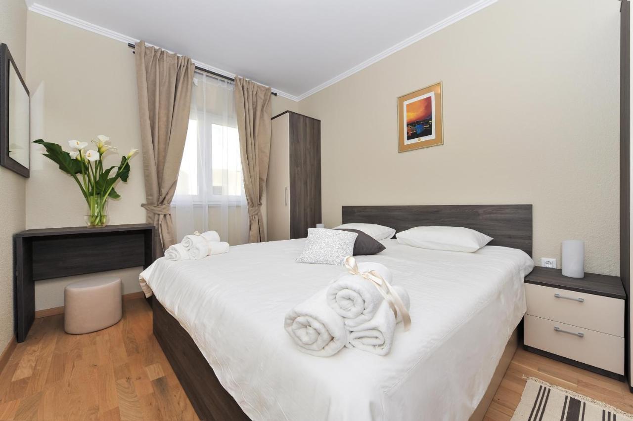 Apartmani Peric 1 Meka Draga โอเบรอควาซ ภายนอก รูปภาพ