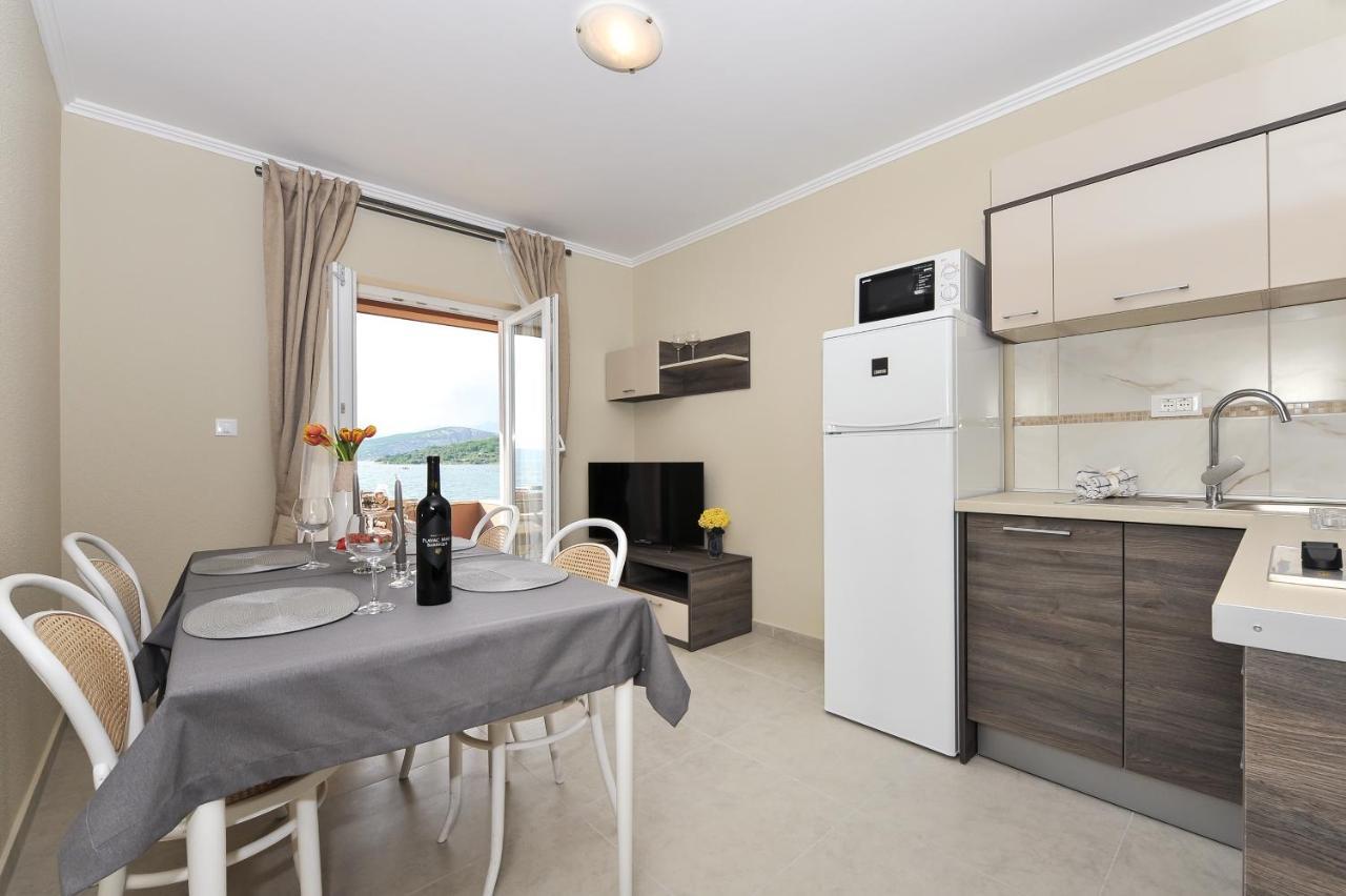Apartmani Peric 1 Meka Draga โอเบรอควาซ ภายนอก รูปภาพ