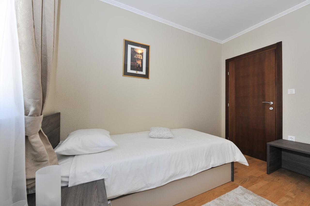 Apartmani Peric 1 Meka Draga โอเบรอควาซ ภายนอก รูปภาพ