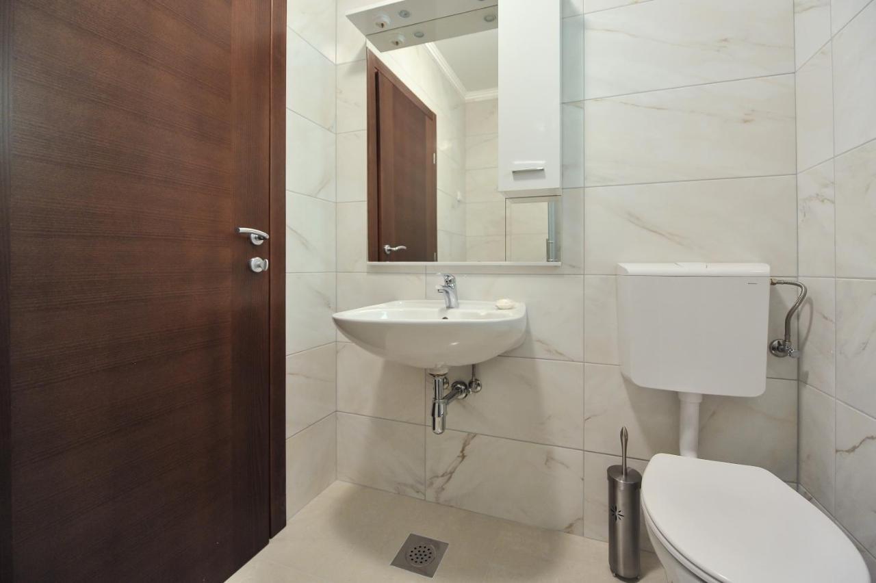Apartmani Peric 1 Meka Draga โอเบรอควาซ ภายนอก รูปภาพ